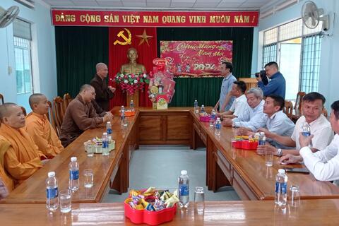 Ban trị sự Giáo hội Phật giáo Việt Nam huyện Đăk Hà thăm, chúc Tết  cán bộ, công chức Khối Mặt trận và các đoàn thể huyện Đăk Hà