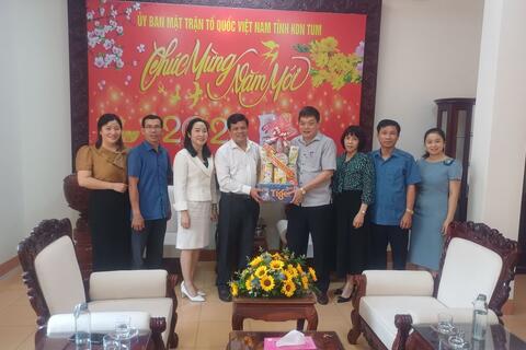 Đồng chí Trưởng ban Dân vận Tỉnh ủy Kon Tum  thăm, chúc tết cán bộ, công chức, nhân viên  cơ quan Ủy ban MTTQ Việt Nam tỉnh